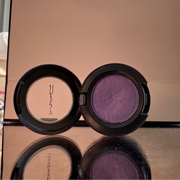 MAC Cosmetics eyeshadow Parfait Amour purple - Picture 4 of 6